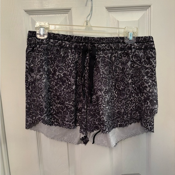 Lululemon Hit It Shorts - Picture 2 of 3